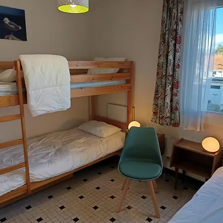 Vue A - 5 Personnes, Animaux - Fr-1-540-147